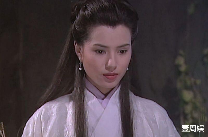 李若彤逛夜市被偶遇,大口吃路边摊接地气,网友:姑姑太能吃了