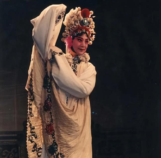 “观音”扮演者左大玢有多美？与主席是忘年交，颜值不输一线女星