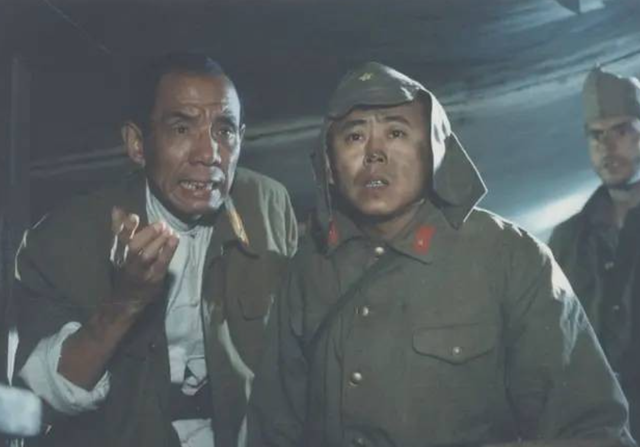 官媒点名痛批，诈骗300亿、花17亿买楼害人，这些老艺人太可恨