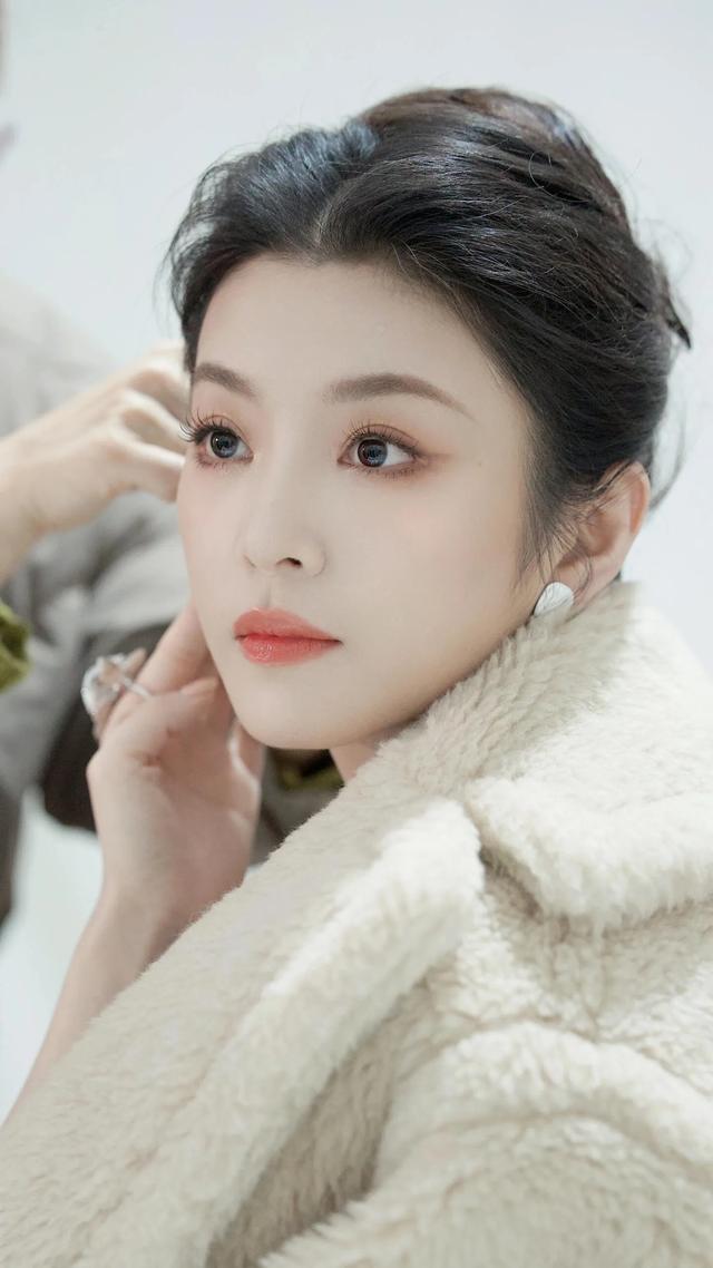 山东卫视春晚李云霄现场造型