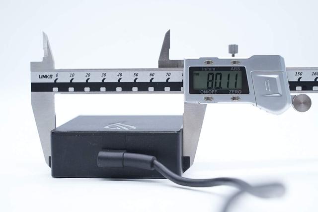 电源也要做得让人买不起的样子,华硕ROG 130W氮化镓适配器拆解