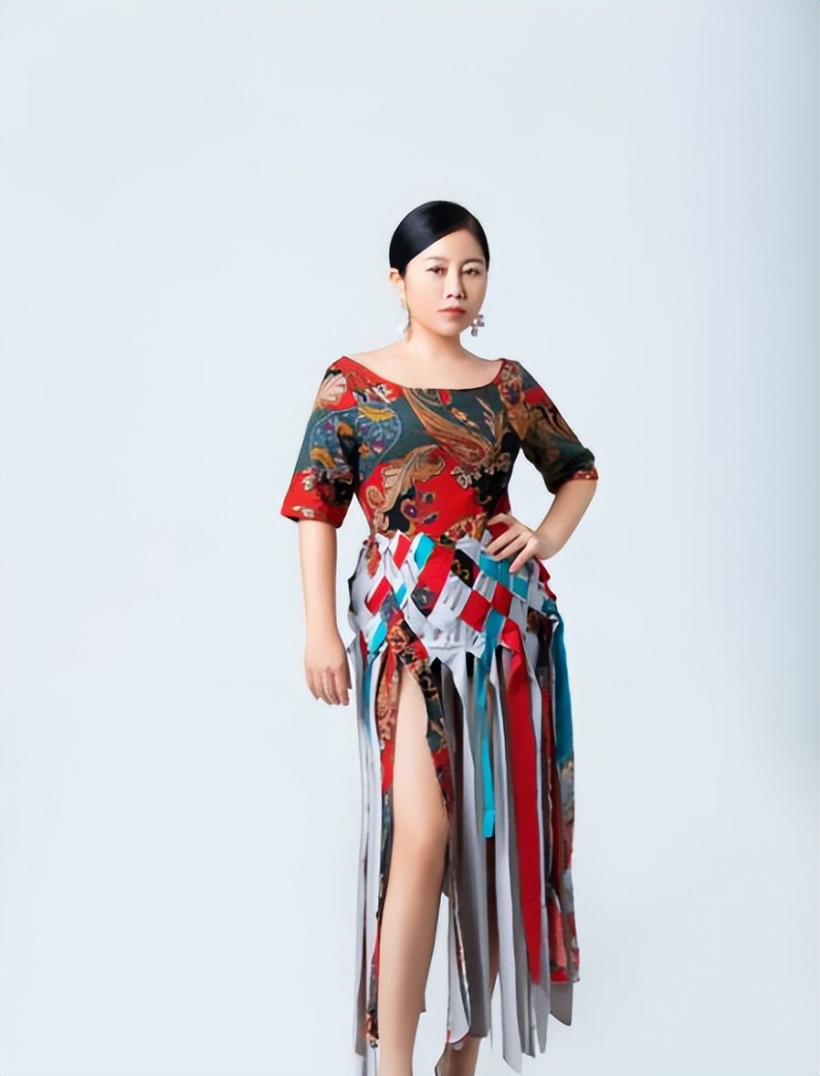 她为获《星光大道》冠军花120万，结果被淘汰，愤怒曝光“黑幕”