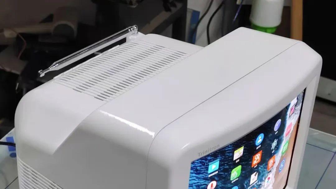 大神暴改索尼老电视，换成2K曲面屏，能跑安卓7.0系统