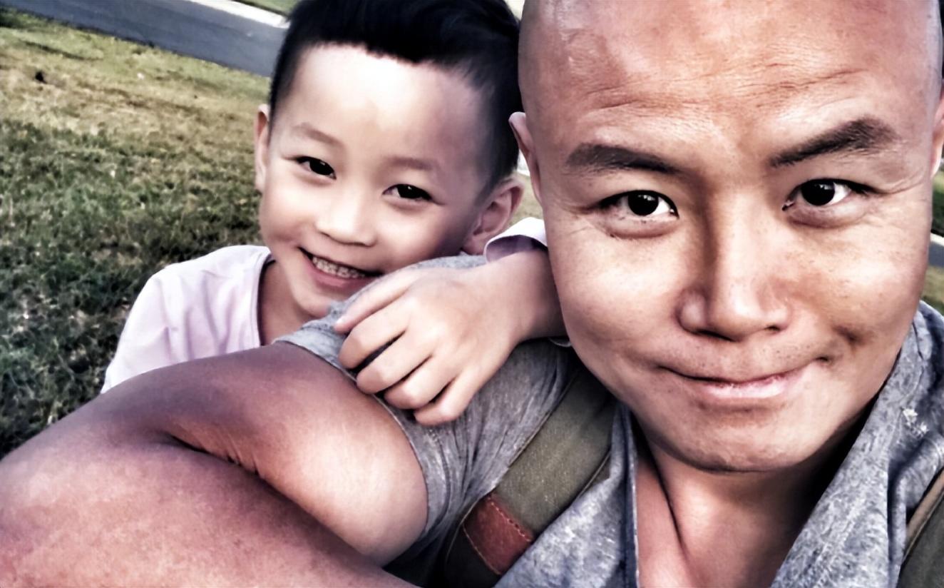 陶红因病去世后,乐嘉和九岁女儿相依为命,如今生活美好幸福