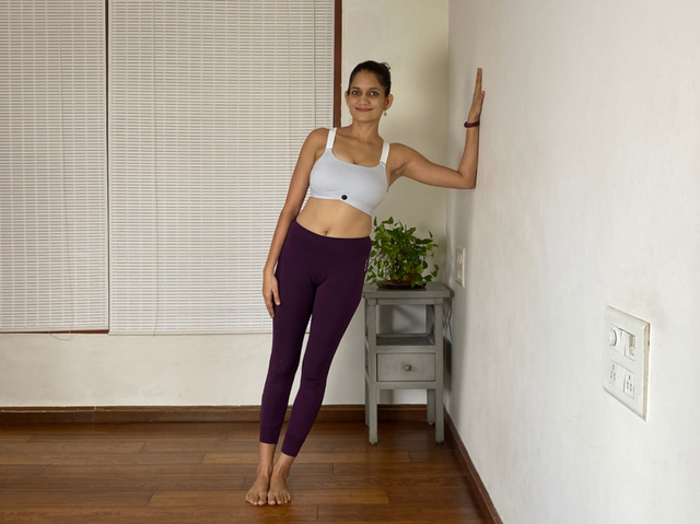 这8个瑜伽姿势靠墙练，锻炼效果加倍！