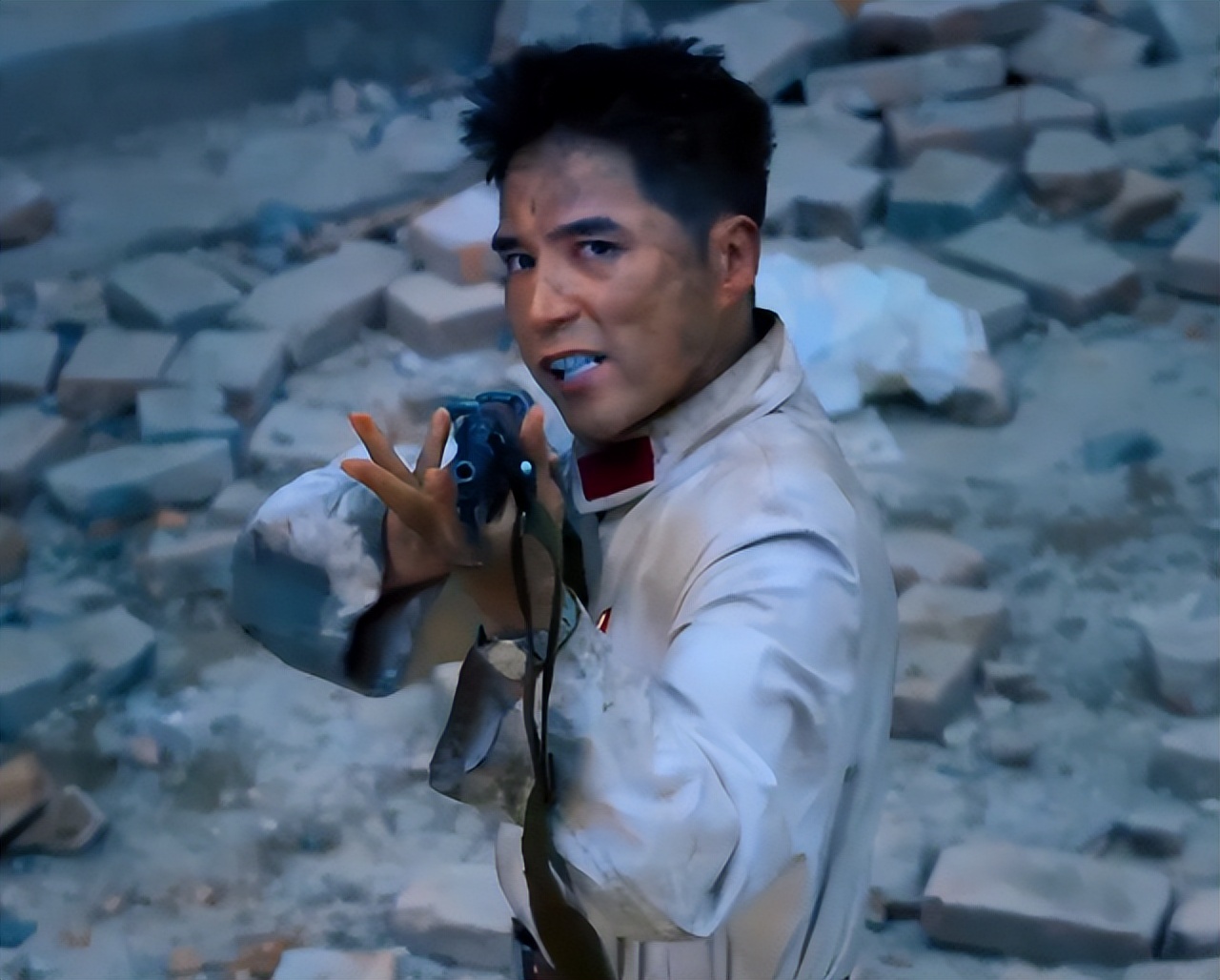 不扮嫩、不打针、人到中年演妈妈,32岁古力娜扎的清醒值得赞扬