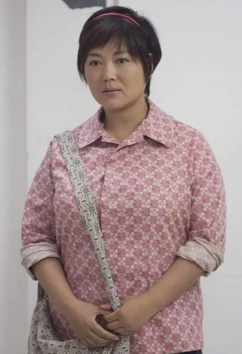 年轻时候美若天仙,如今沧桑像村口大妈,这4位女星你还认识吗