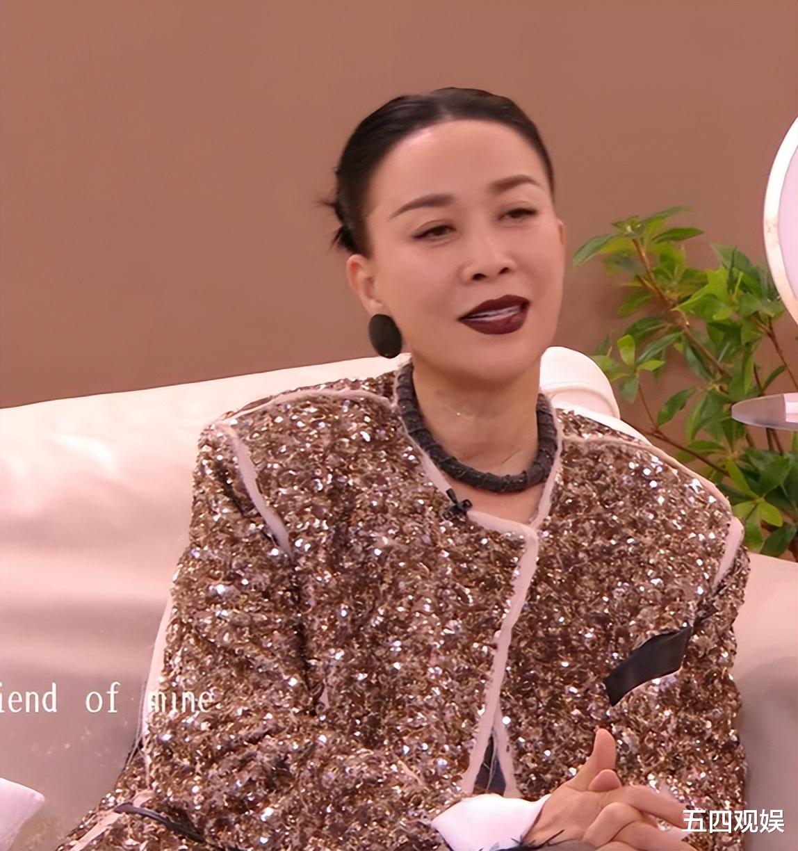 那英|那英在歌手第10期首次夺冠,激动到亲吻杨杨:评审们终于有良心了