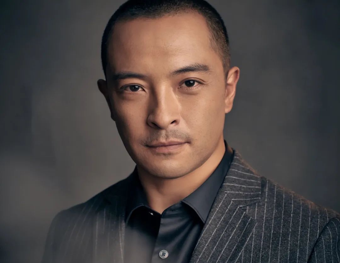 与曾黎分手后,4年不谈恋爱,却在34岁娶小8岁女星后再度爆红!