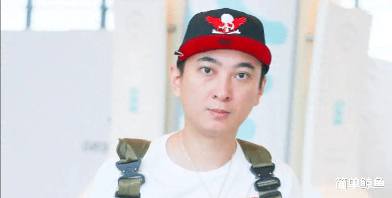 曝:王思聪疑似要向懒懒求婚,两人同游韩国,并关注了某品牌戒指