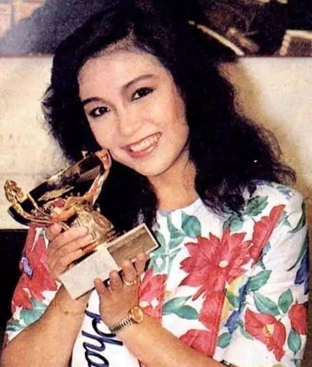 张凤妮：闷葫芦竞选港姐成名，嫁小7岁大马富商，生3个漂亮女儿