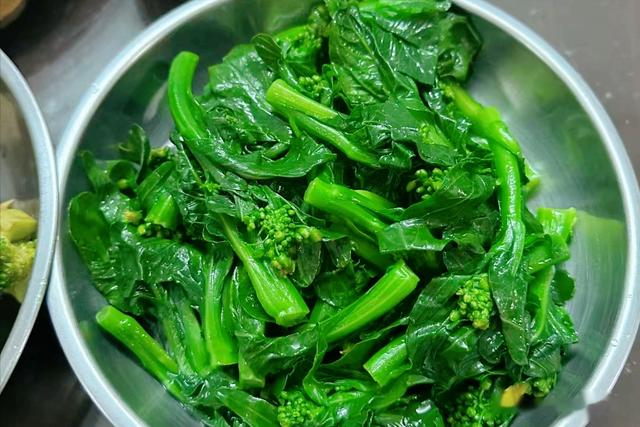 广东女子晒离婚晚餐,走红朋友圈,他再也没机会嫌弃饭菜寒酸了