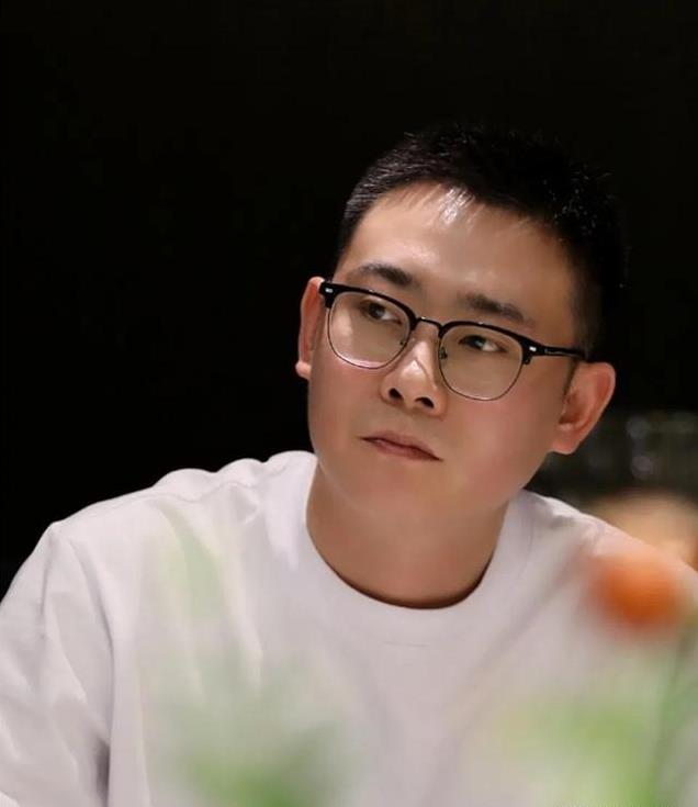 烧饼升德云社副总！压栾云平一头，评论全面失控，网友怒喷德云社-余温北梦