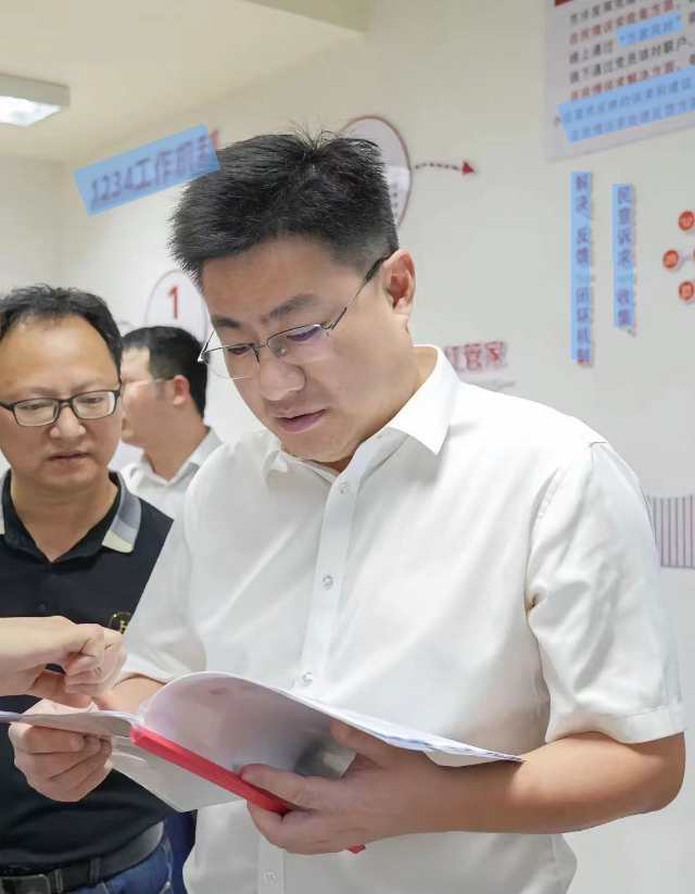 县委书记家庭被扒,曝父亲是厅级干部,住大别墅,简历已被撤下