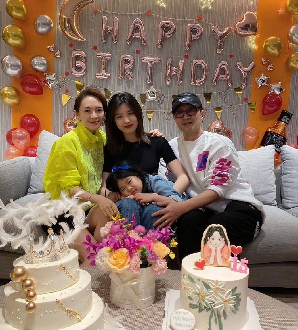 汪峰接醒醒放学！醒醒学校花800万不一定能进，贝克汉姆来踢过球