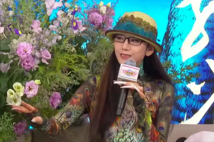 看了50岁周迅的处境，才知道，原来杨丽萍早就把答案说出来了