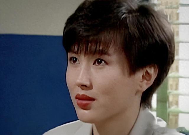 “亚视一姐”被渣男骗光家产,气死母亲儿子抑郁,现61岁流落街头