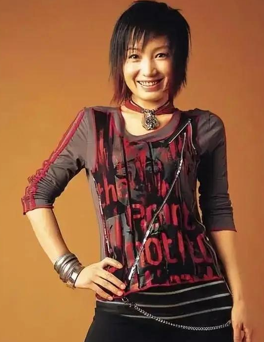 和恩师同居被逼堕胎,看看刀郎现状,才明白斯琴格日乐为何不火