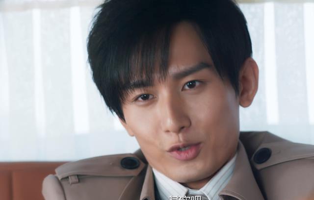 不说台词嘴闭不上,说台词嘴又张不开,王劲松也带不动34岁的成毅