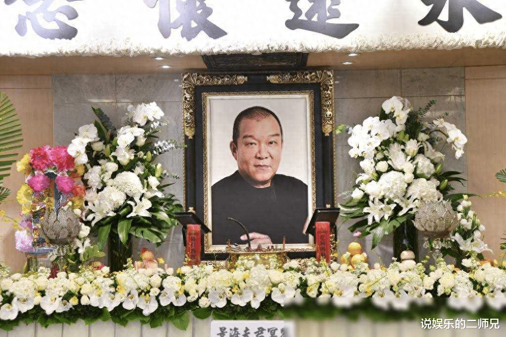 孟海葬礼,洪金宝拄拐伤心送别,17岁女儿捧遗照亲友泪流不止