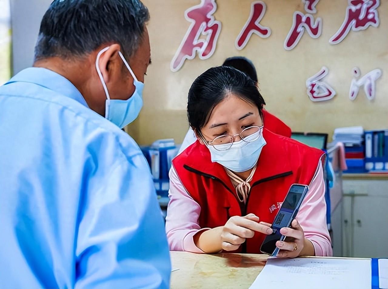 剑走偏锋?不上公务员年轻人挤破头进居委会,网友:退而求其次