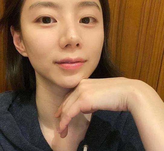 韩剧经典狐媚美女嫁大13岁裴勇俊后选择隐退