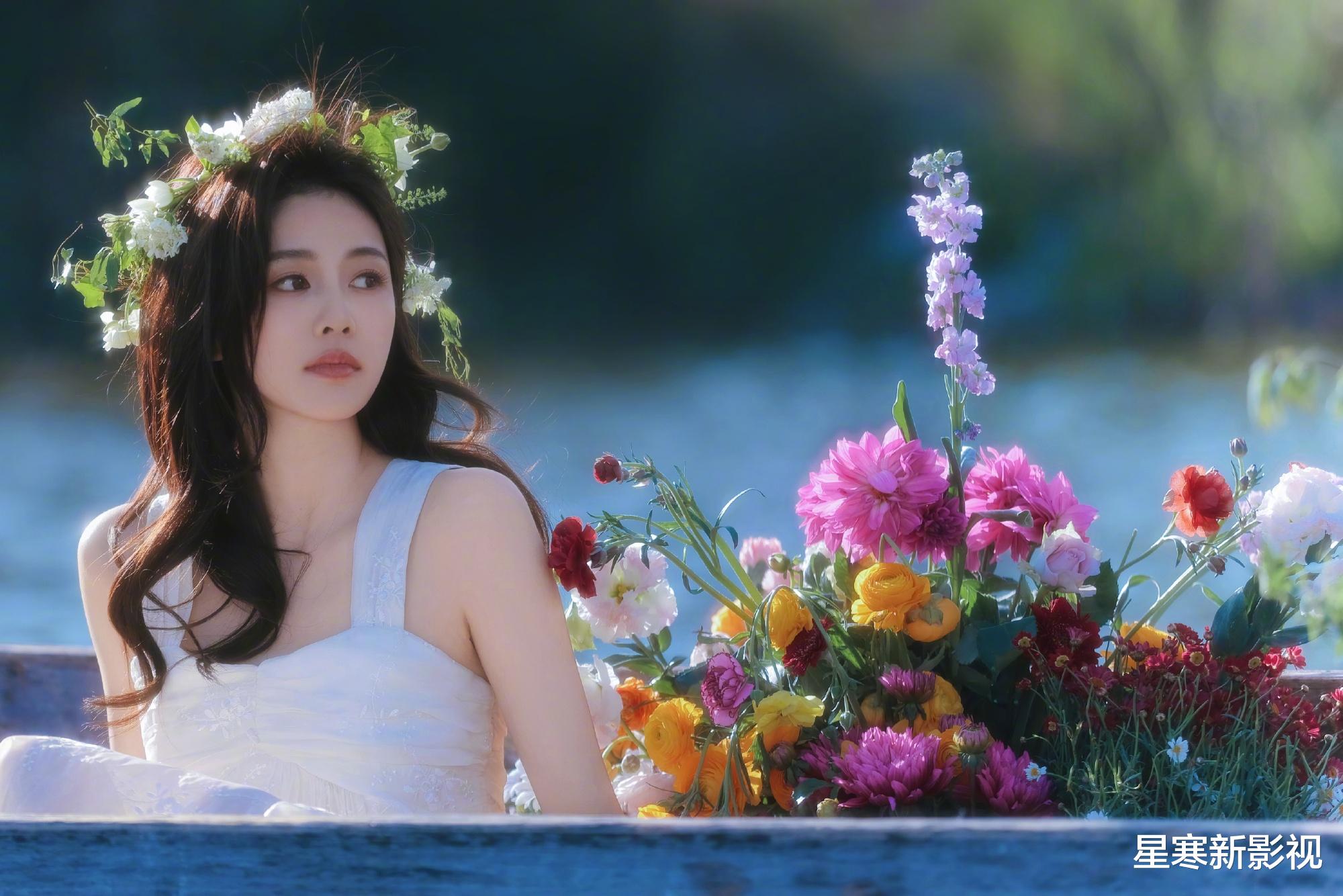 白鹿首唱会难听到上热搜,但我想说的是,真诚远比唱功来得更可贵