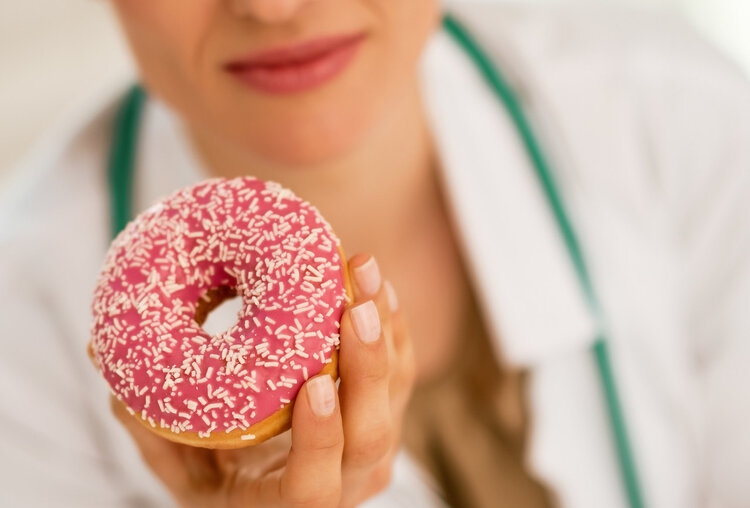 45岁男子饭后昏倒,4天后去世,医生怒斥:这2种食物怎能顿顿吃?