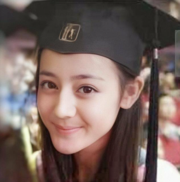 看了迪丽热巴现状，才知为何《花少》聚会独缺了她，原因令人无奈