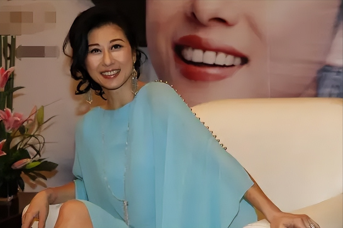 梁洛施的担心成真,林子祥一搂前妻,叶倩文体面尽失