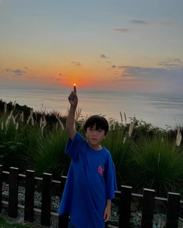 前韩跑男成员姜狗哥晒妻儿照,美艳妻子实在是太美,儿子复制黏贴