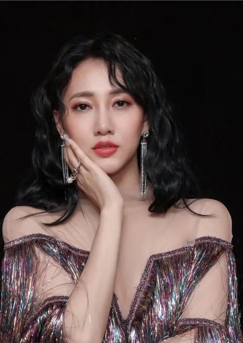 著名歌手弦子分享人生感悟：30岁为小丈夫生下儿子是最正确决定