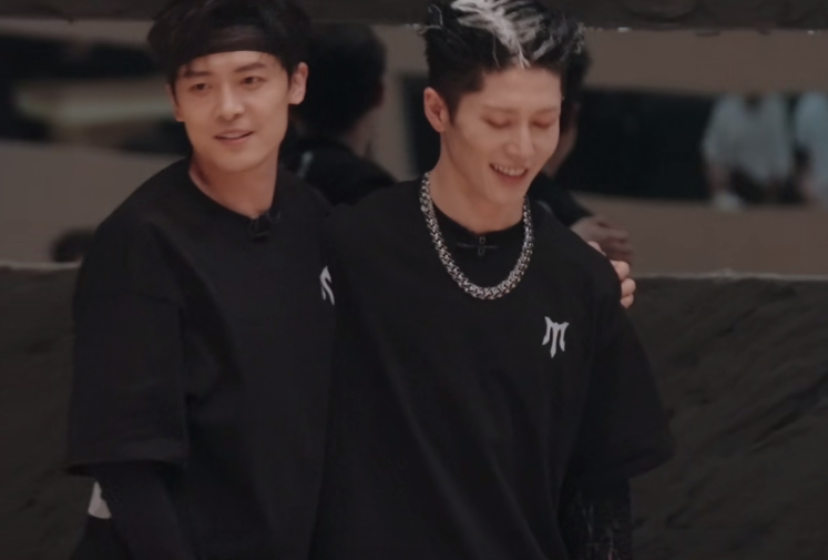 《披哥4》石凯没实力又迷之自信,阿如那反应真实!装都懒得装?