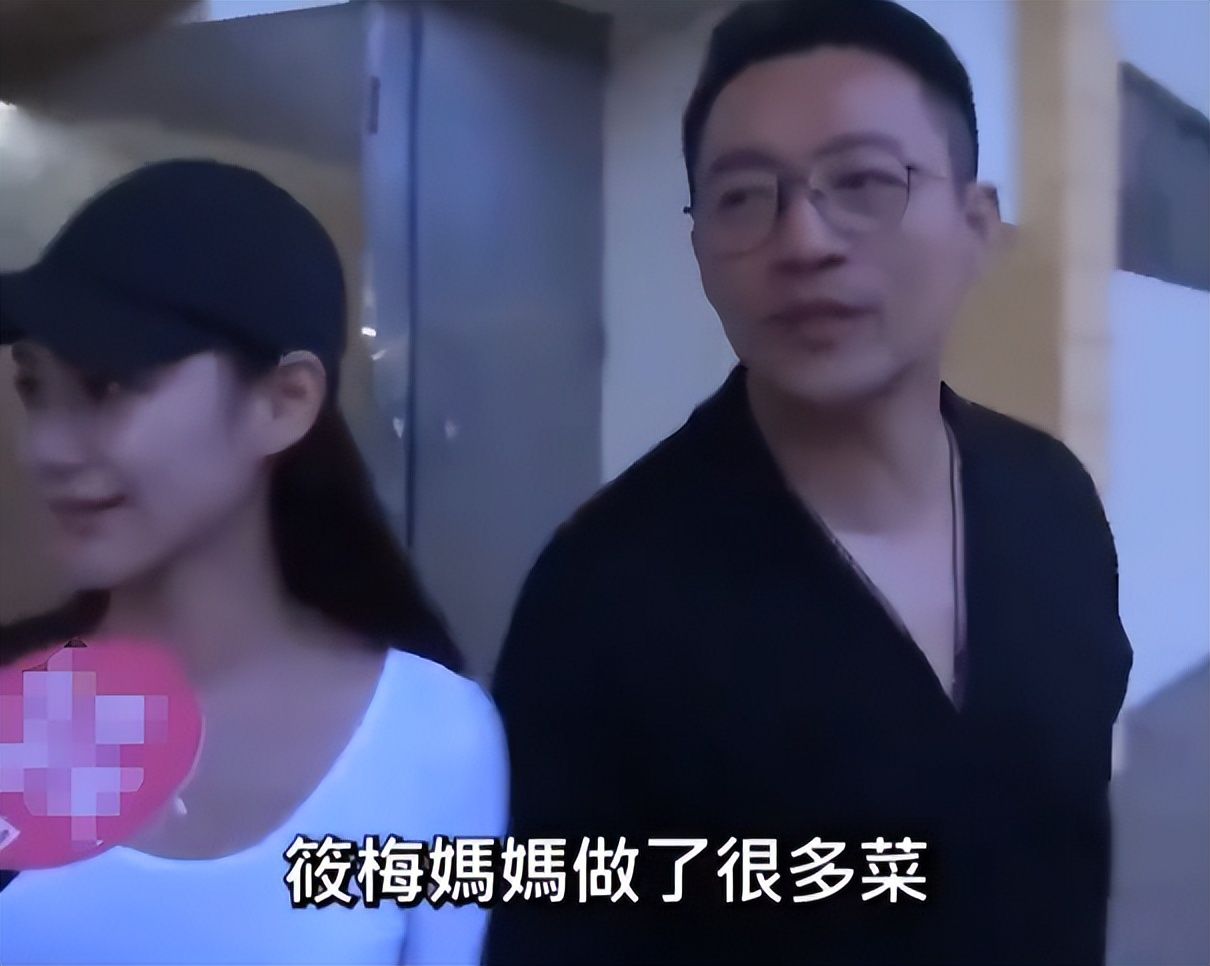 汪小菲马筱梅合体接受采访，全程十指紧扣，谈结婚怀孕话题超甜