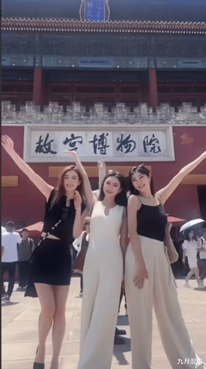 具俊晔素颜吃饭,老态尽显犹如80岁!网友:大S那里全是体力活