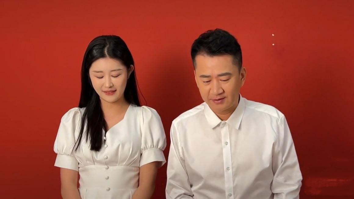 40岁李嘉明官宣结婚！女方长相甜美小其10多岁，留言惹网友泪目