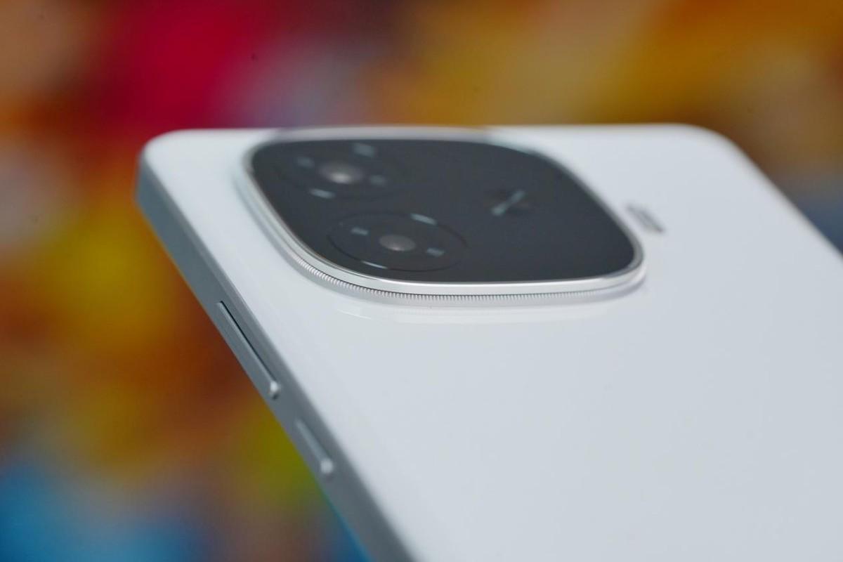 1100左右入手的手机可以这么强：搭载三代骁龙7+6000mAh大电池