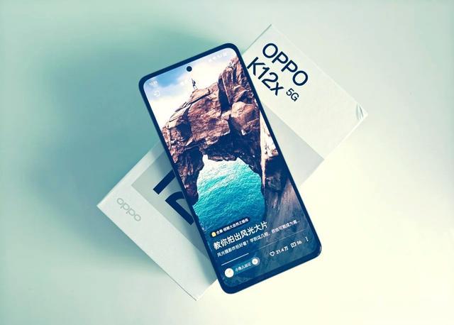 OPPO良心价899元，5500mAh大电池+120Hz直屏+5000万主摄