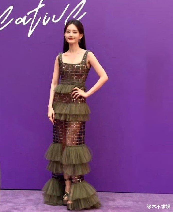 GQ红毯又来了！田曦薇娜扎撞造型，毛晓彤新颖，钟楚曦金晨比美！