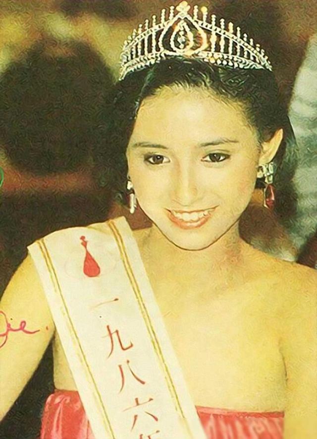 将“老公熬成爹”的5位女星,明明年龄差不多,看着却像两代人