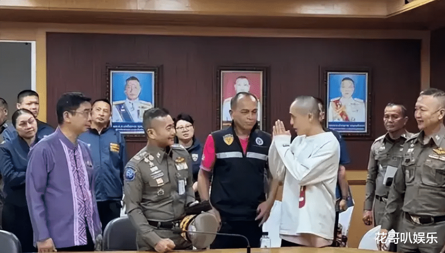 吴佩慈躺平的贵妇神坛，沾满其他人的鲜血？