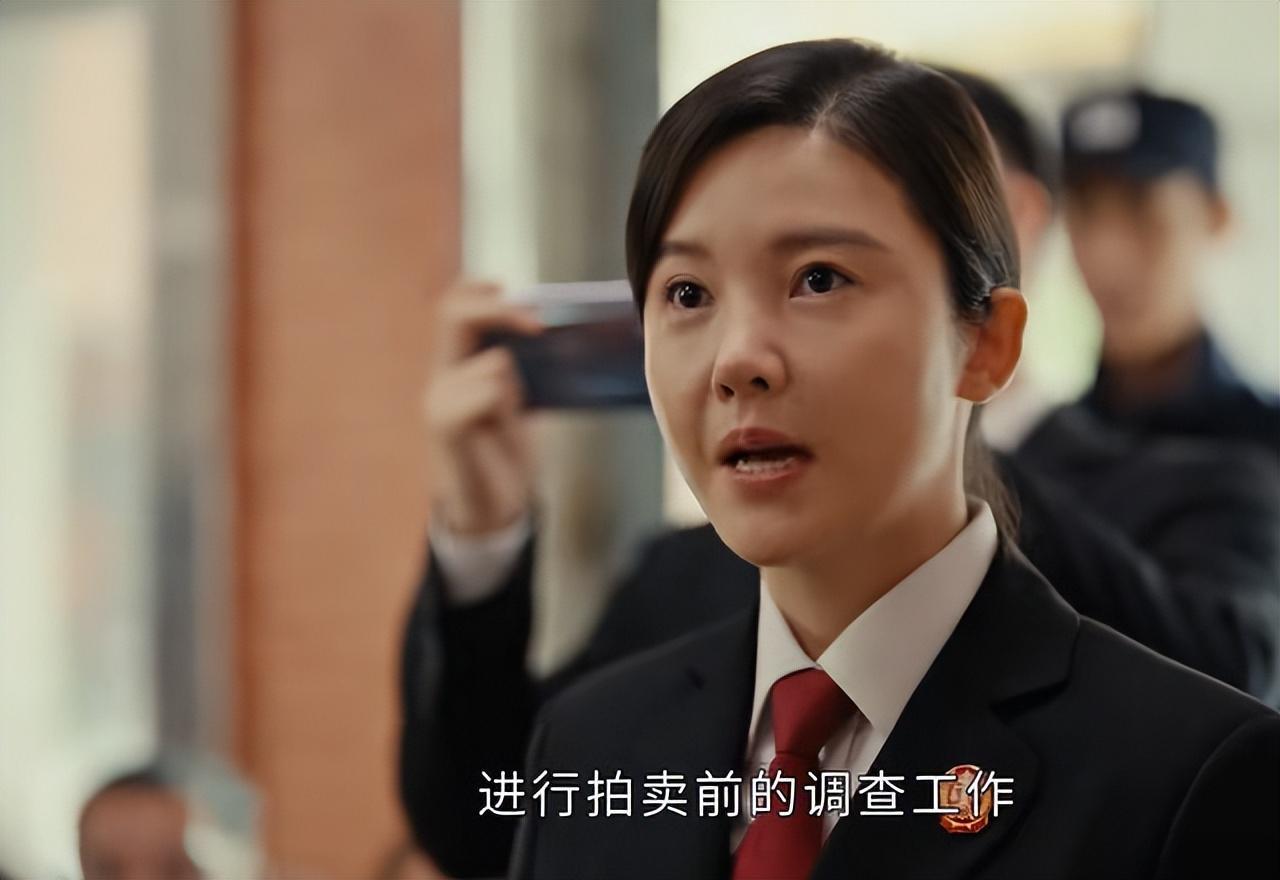 同样演“公检法女高官”,把秦岚、杨子珊放一起看,差距就出来了