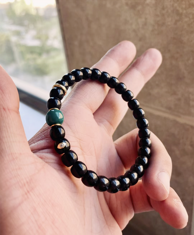 看你玩的串就知道是哪一门派!