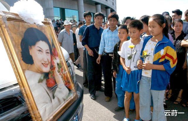 2005年高秀敏意外猝死,13年后情夫何庆魁揭露:撒谎把命搭进去了