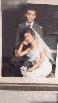 侃爷携妻子现身米兰看秀 穿着清凉挽手同行超甜蜜