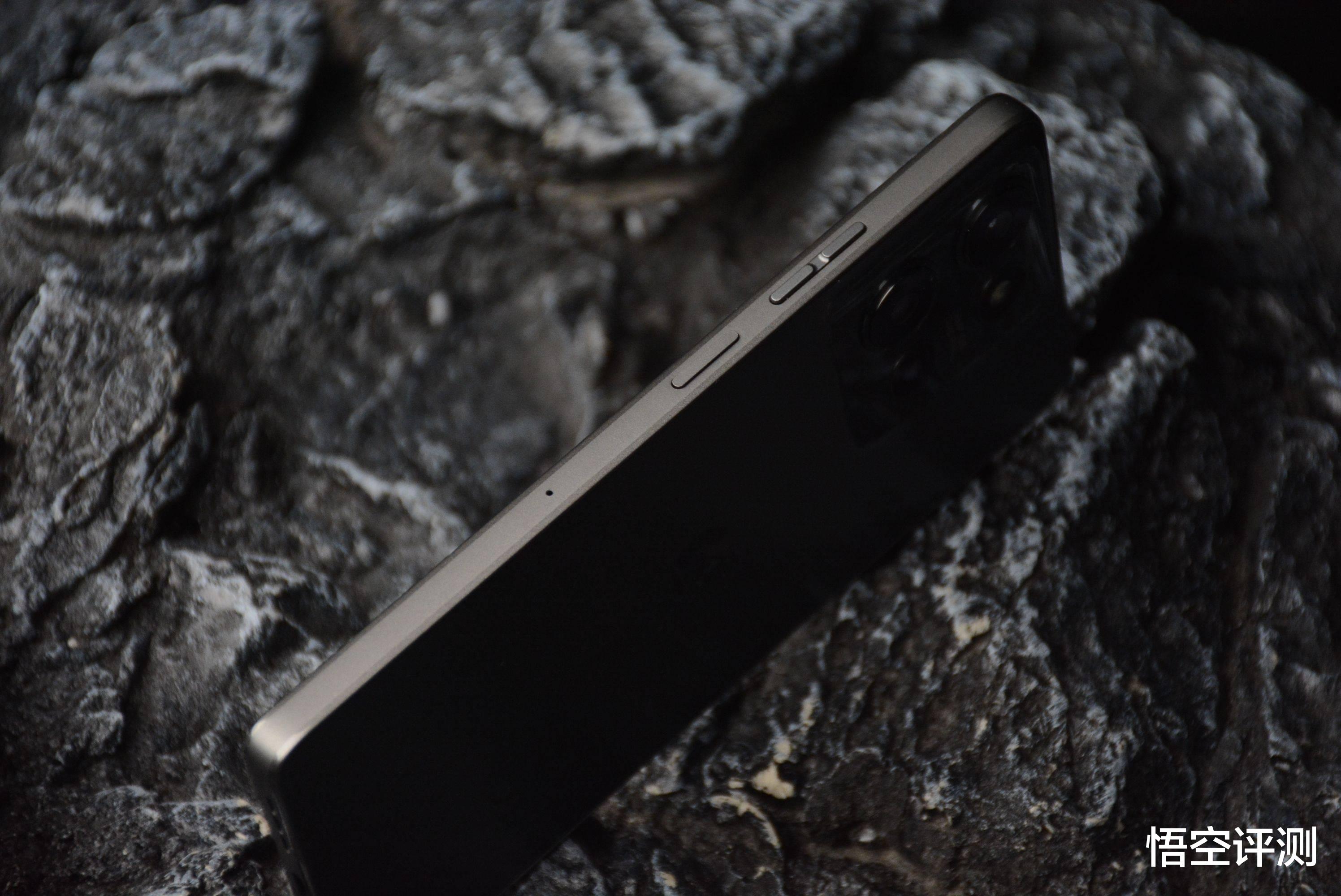 同价位无对手，第三代骁龙6+IP68+强悍AI：联想moto g75评测