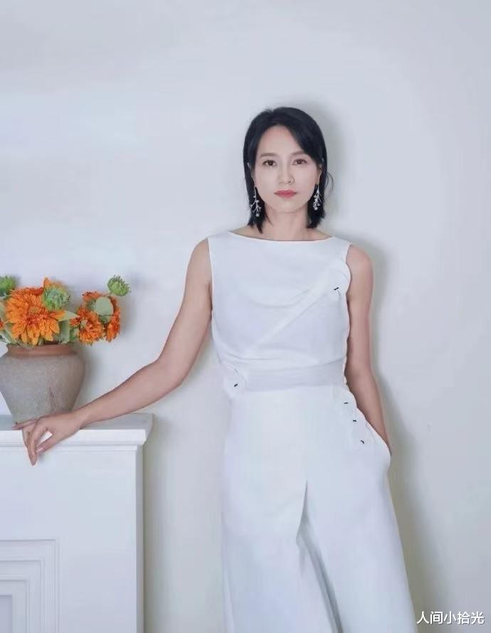 周一围与朱丹出席活动，时尚感爆棚，年轻气息扑面而来，令人惊艳