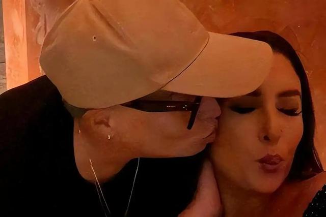 唏嘘!科比离开仅5年,瓦妮莎夜会加索尔,晒情人节合影秀身材