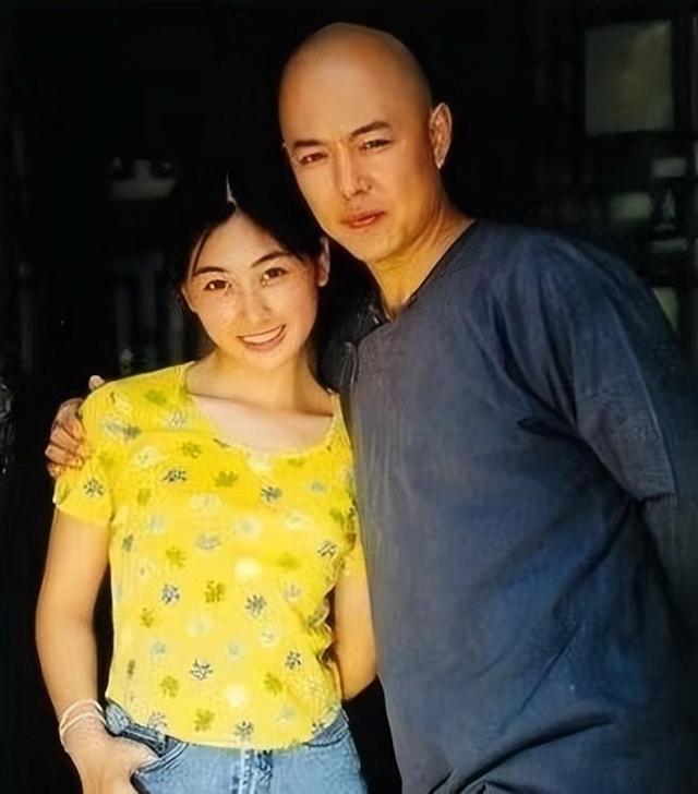 她是回族第一美女,16岁恋张铁林并同居多年,后转头嫁大23岁丈夫