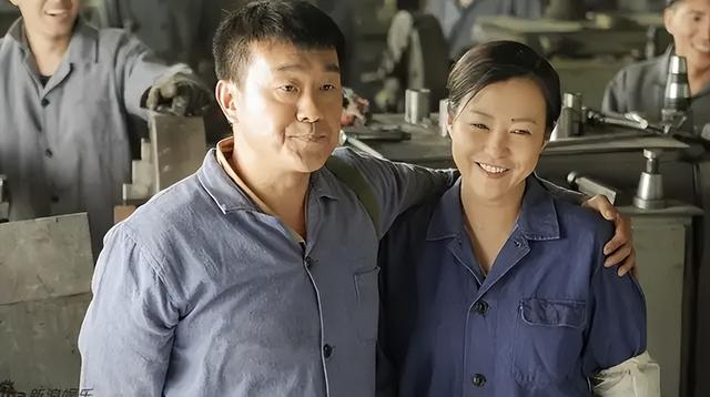 开播就冲上第1，满屏5星，我想说：何冰、于谦这现实大剧要封神了